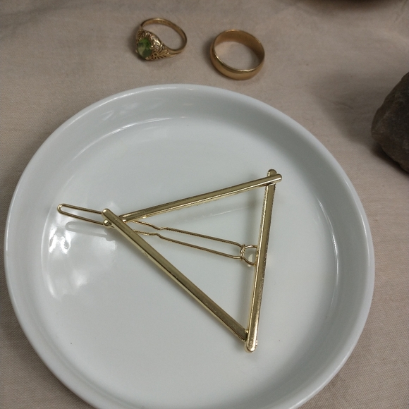 2pc Minimalist Triangle Hair Clips - Picture 2 of 3